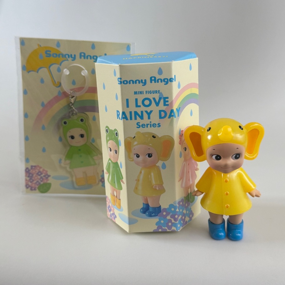 Sonny Angel Elephant & Keychain I love Rainy Day Series